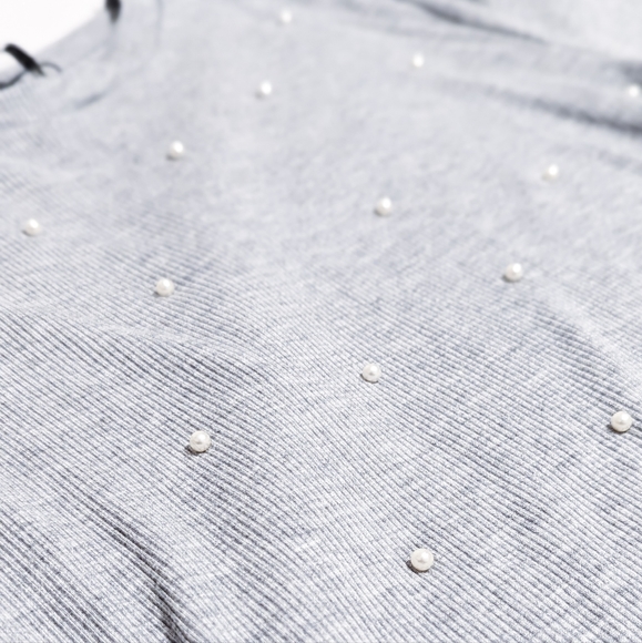 Zara Trafaluc Pearl Beaded Gray Ribbed Knit Short Sleeve Crop Top, Size Medium - Picture 1 of 5